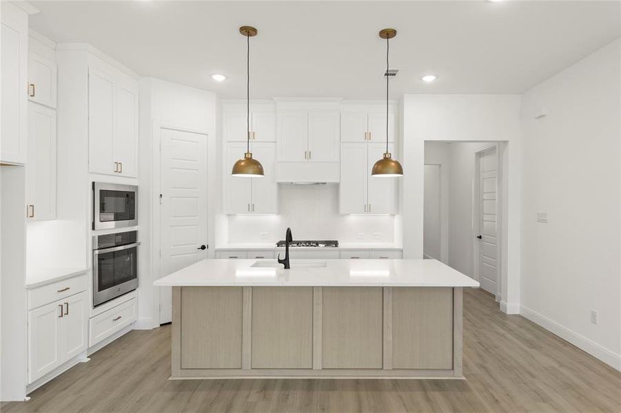 08. 1413 Kirkdale - Kitchen