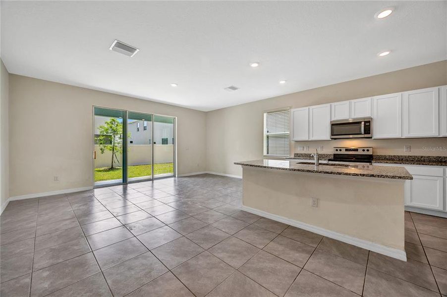Spacious, unfurnished interior of a new home in , Wesley Chapel (Image 17).