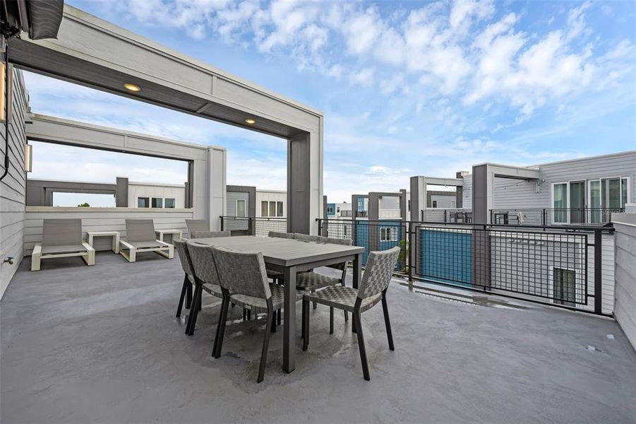 Exterior details and patio area of a home in , Kissimmee (Image 3).