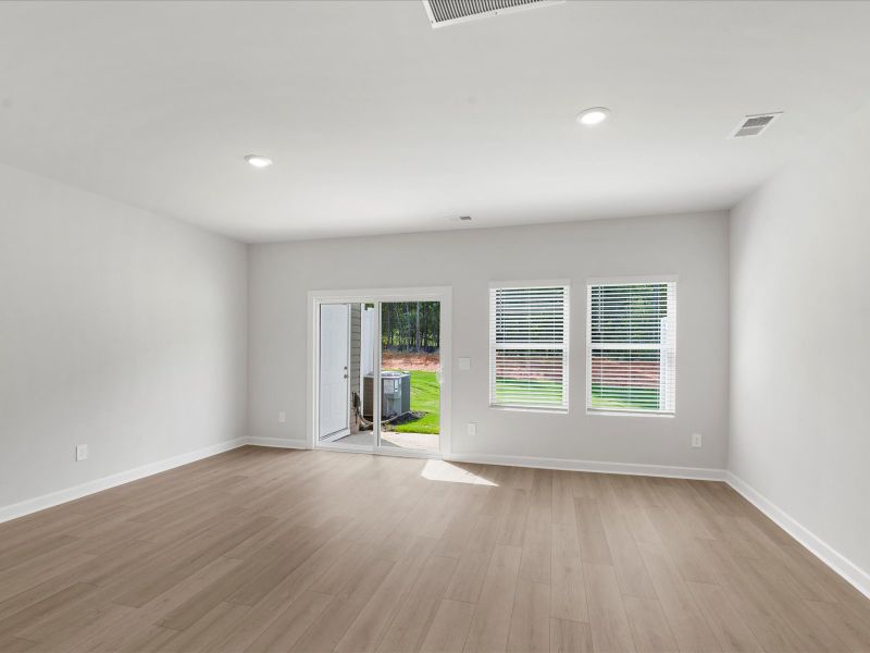 Spacious, unfurnished interior of a new home in Avalon Townes, Lyman (Image 8).