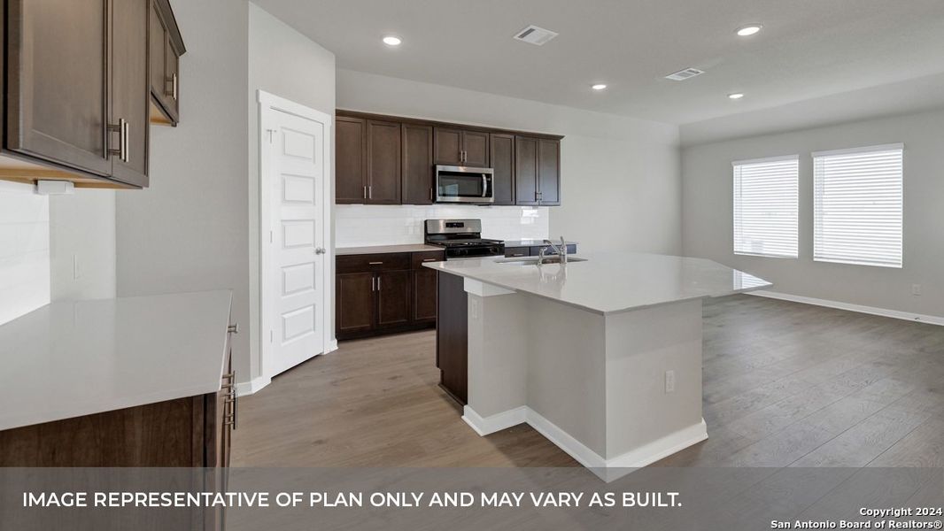 Furnished interior view inside a new home in Sonoma Oaks, Fredericksburg (Image 8).