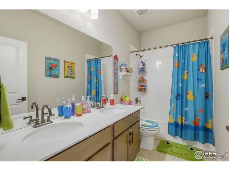 Furnished interior view inside a new home in Farmstead, Berthoud (Image 9).