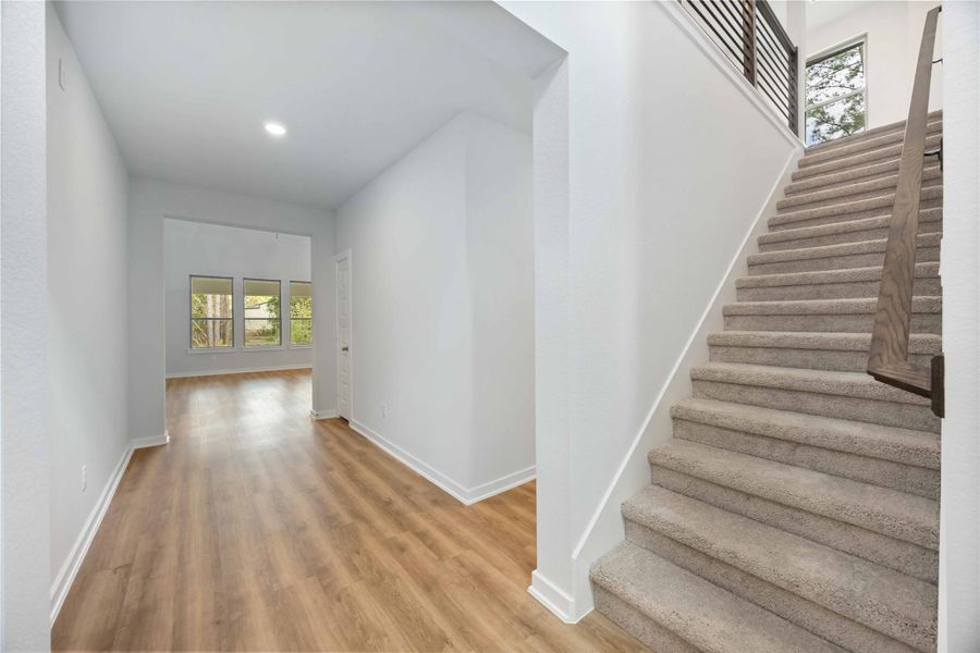 Spacious, unfurnished interior of a new home in Deer Pines, Conroe (Image 12). Spacious, unfurnished interior of a new home in Deer Pines, Conroe (Image 12).