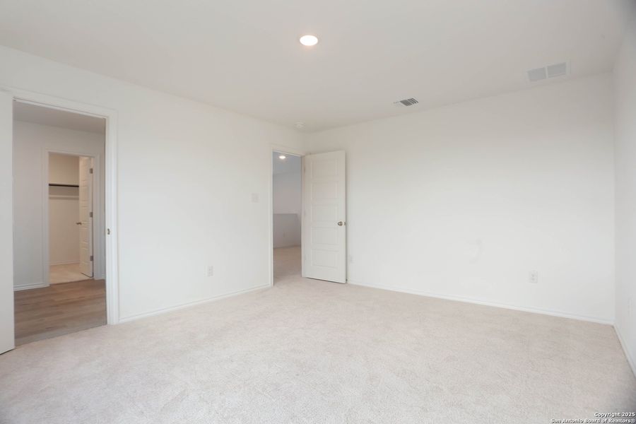 Spacious, unfurnished interior of a new home in Fairway Crossing 40s, San Antonio (Image 40).