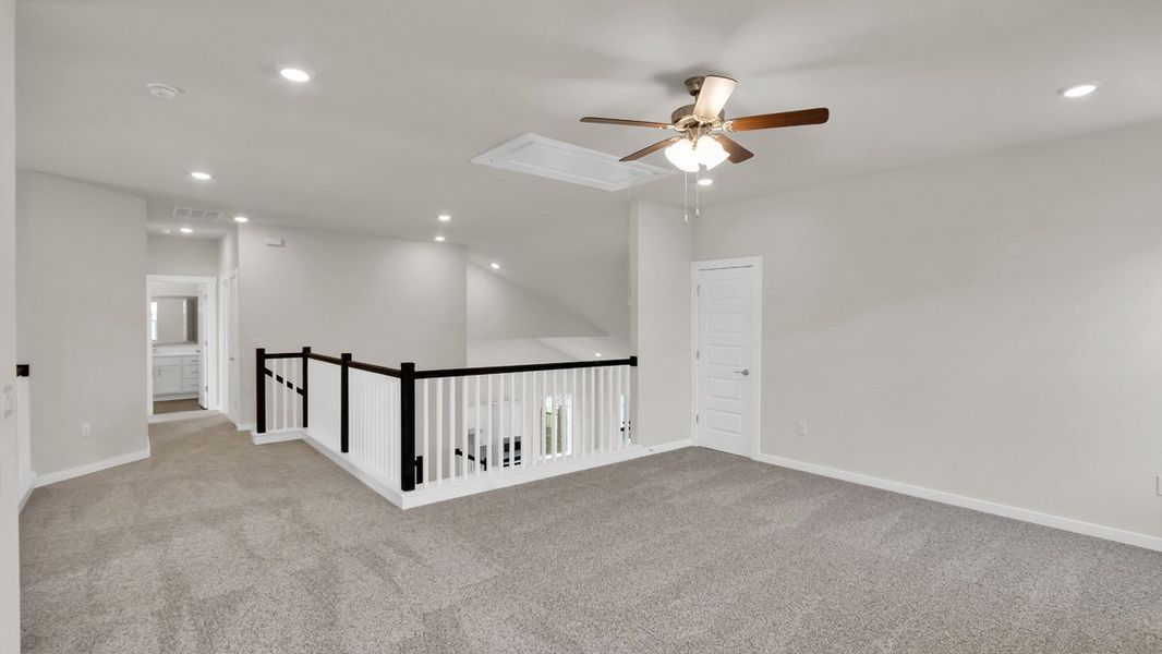 Spacious, unfurnished interior of a new home in Rosenbusch Ranch, Leander (Image 23).