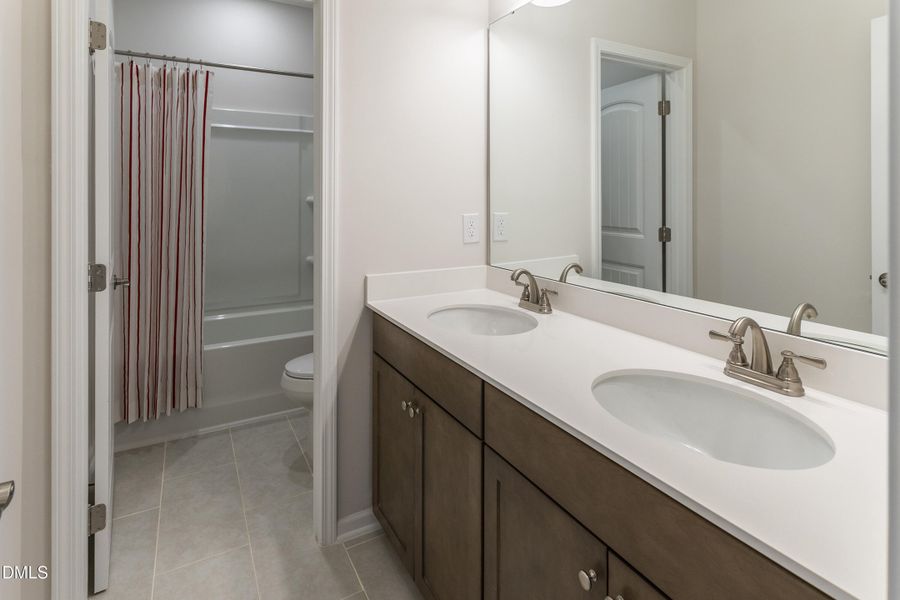 Secondary Bath w/Dual Vanity Secondary Bath w/Dual Vanity