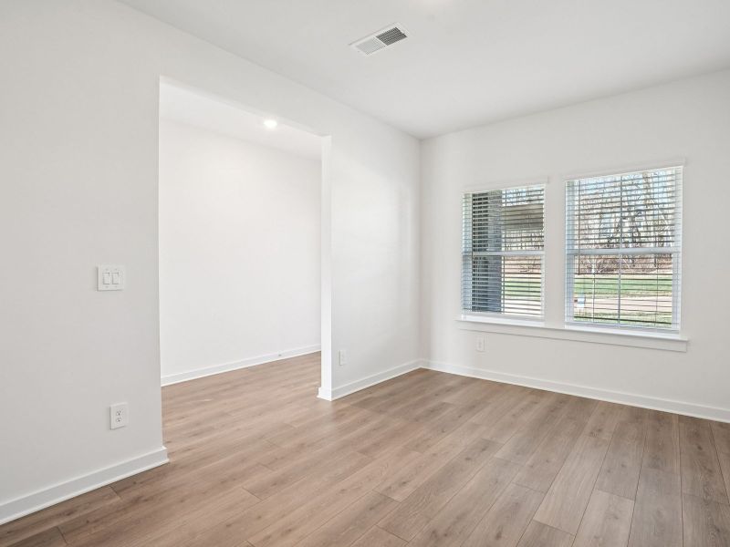 Spacious, unfurnished interior of a new home in River Ridge, Clarksville (Image 9).