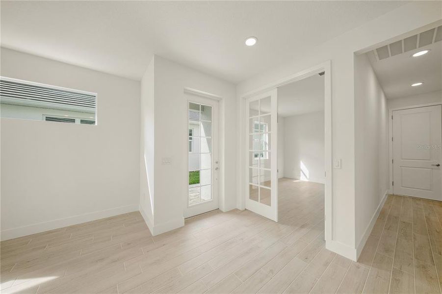 Spacious, unfurnished interior of a new home in Shellstone at Waterside, Sarasota (Image 17). Spacious, unfurnished interior of a new home in Shellstone at Waterside, Sarasota (Image 17).