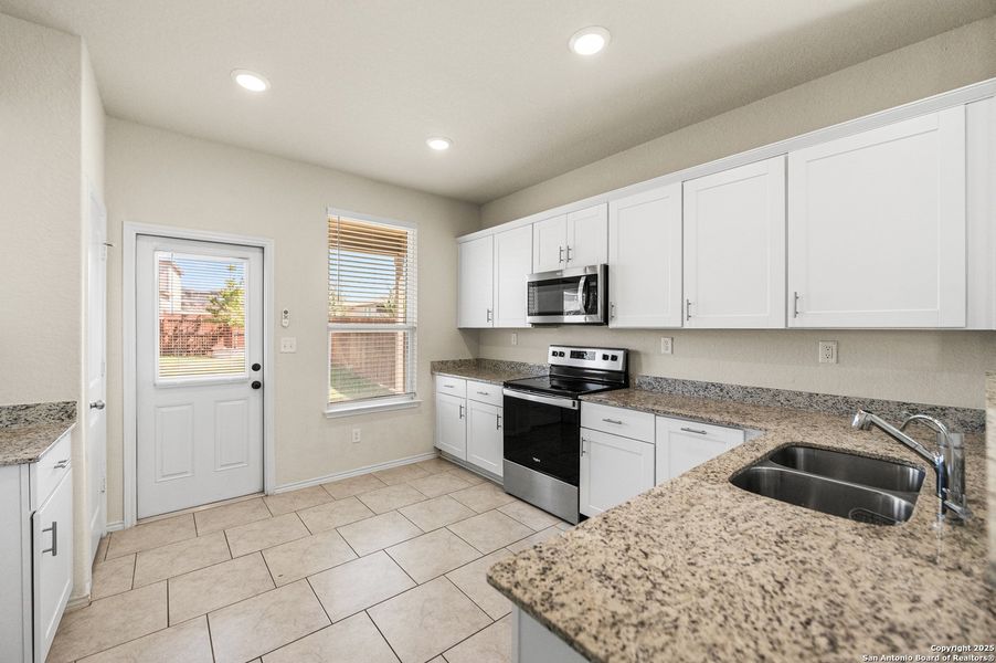 Furnished interior view inside a new home in Cinco Lakes, San Antonio (Image 9). Furnished interior view inside a new home in Cinco Lakes, San Antonio (Image 9).