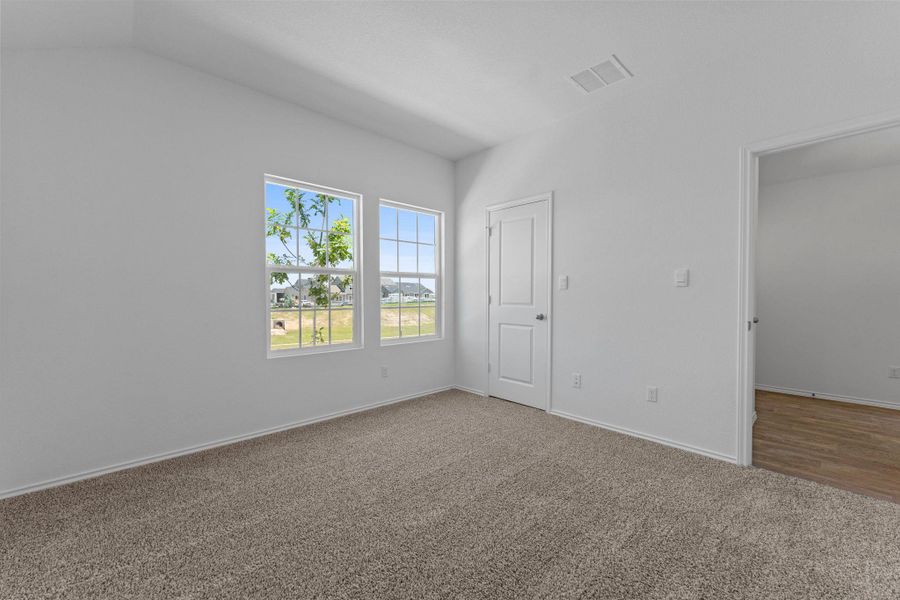 Spacious, unfurnished interior of a new home in Valverde, Bastrop (Image 12).