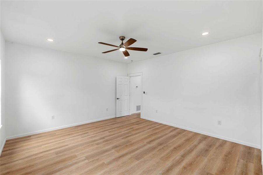 Spacious, unfurnished interior of a new home in , Brownwood (Image 10).