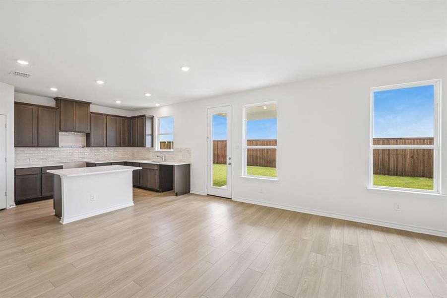 Spacious, unfurnished interior of a new home in Cottonwood Creek, Seagoville (Image 13).