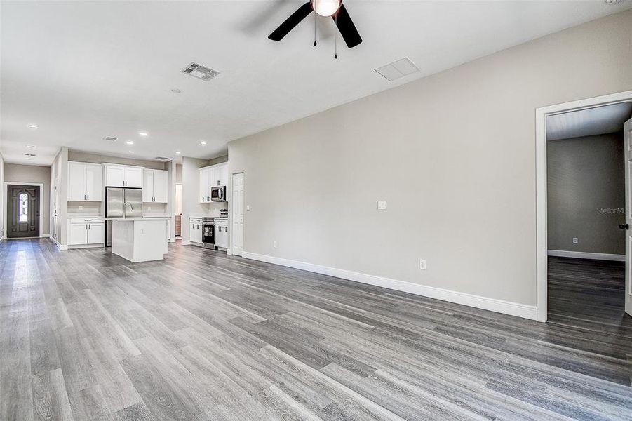 Spacious, unfurnished interior of a new home in , Spring Hill (Image 25).
