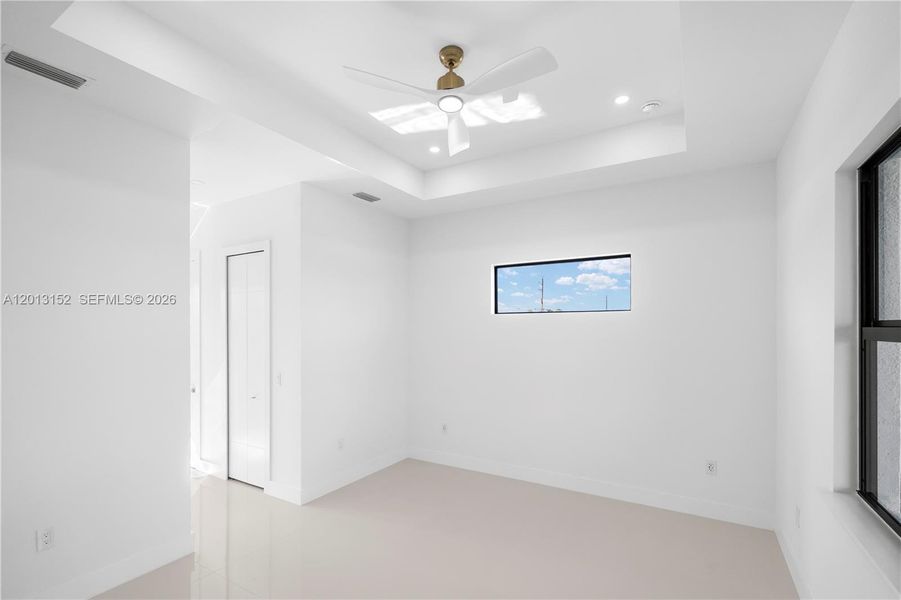 Spacious, unfurnished interior of a new home in , Lehigh Acres (Image 41).