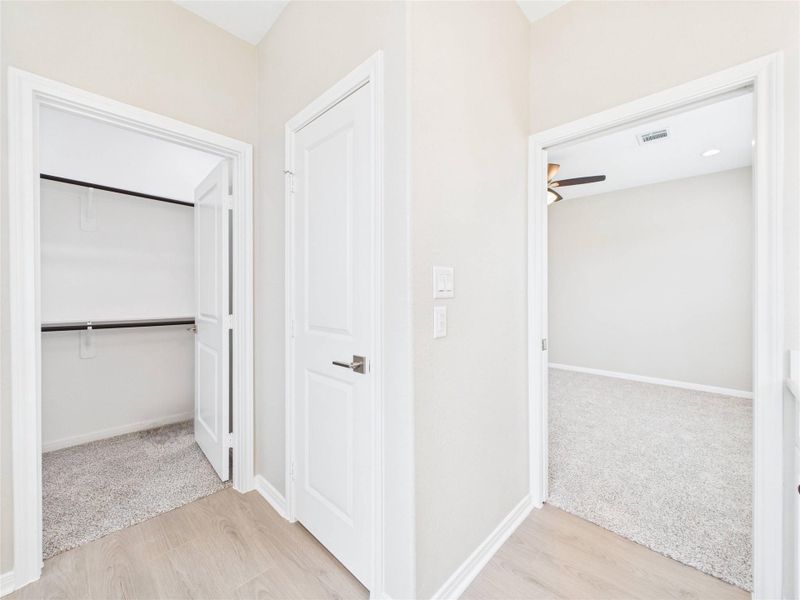 Spacious, unfurnished interior of a new home in , Santa Fe (Image 33). Spacious, unfurnished interior of a new home in , Santa Fe (Image 33).