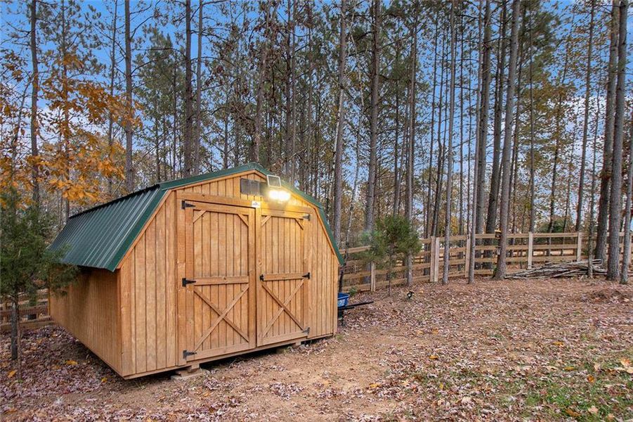 Exterior details and patio area of a home in Griffin Manor, Cartersville (Image 22).