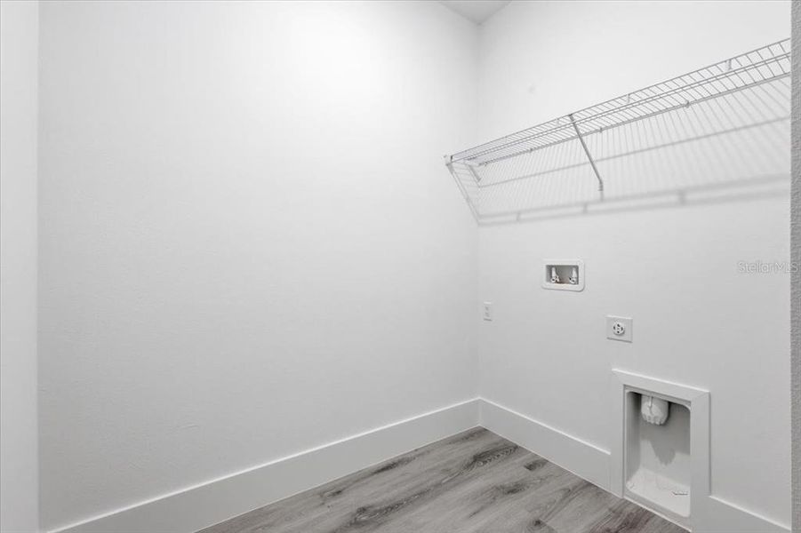 Spacious, unfurnished interior of a new home in , Citrus Springs (Image 9).