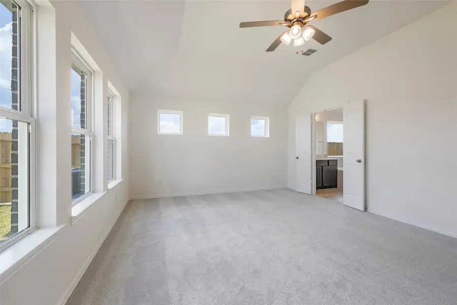 Spacious, unfurnished interior of a new home in River Ranch, Dayton (Image 18).