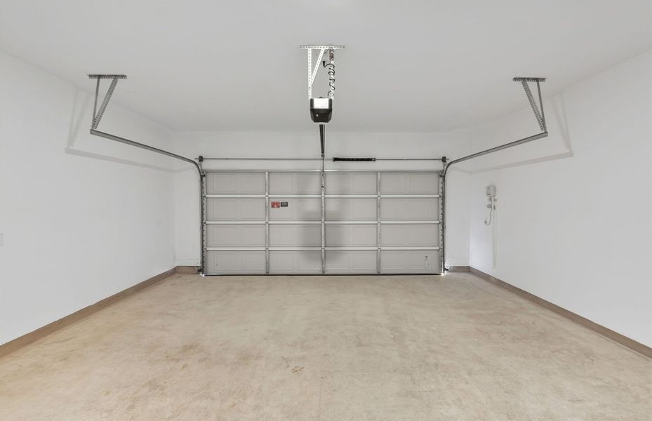 Spacious, unfurnished interior of a new home in Saddleback at Santa Rita Ranch, Liberty Hill (Image 35).