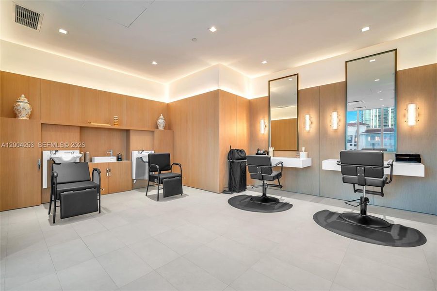 Image 85 of a home in .