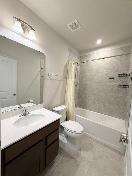 Furnished interior view inside a new home in , Zephyrhills (Image 8).