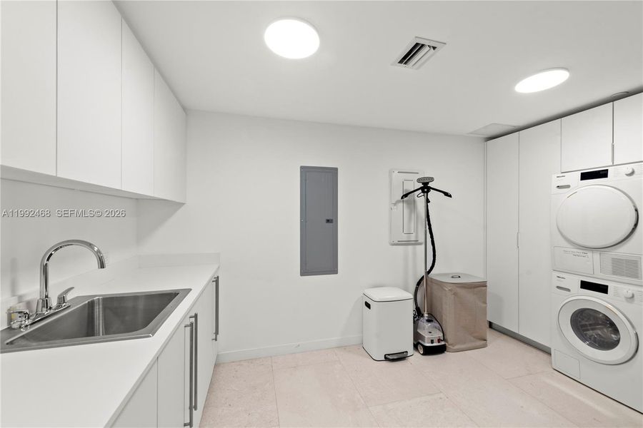 Furnished interior view inside a new home in , Bay Harbor Islands (Image 31).