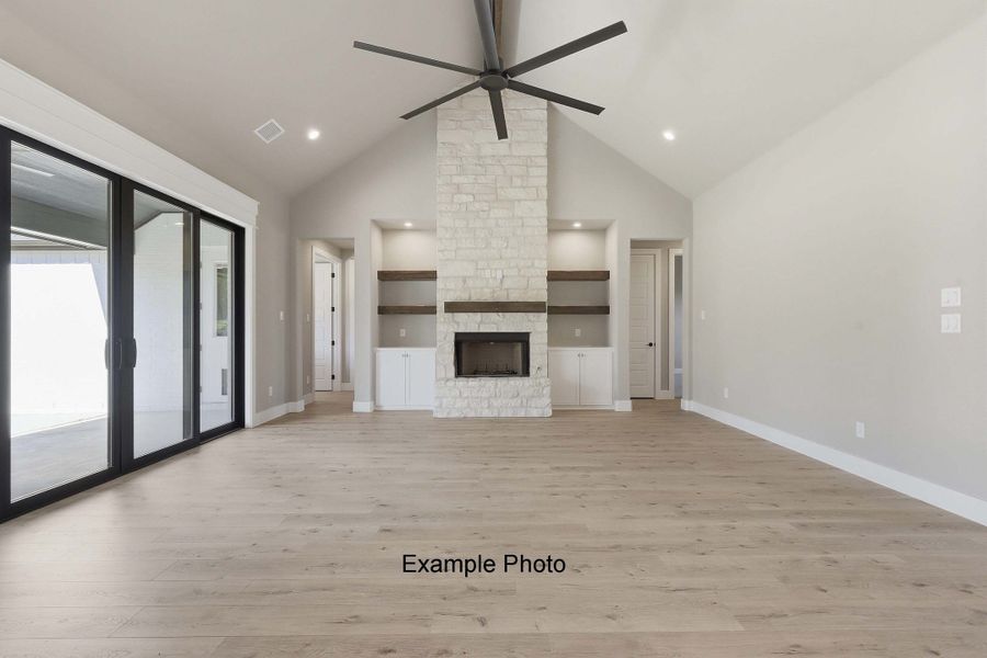 Spacious, unfurnished interior of a new home in Aledo Heights - Aledo ISD, Annetta South (Image 8).