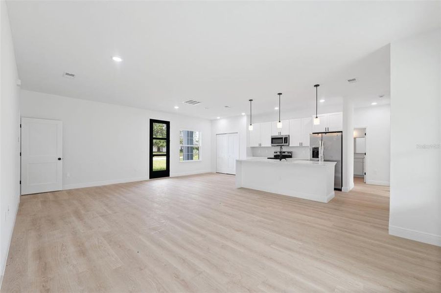 Spacious, unfurnished interior of a new home in , Ocala (Image 21).