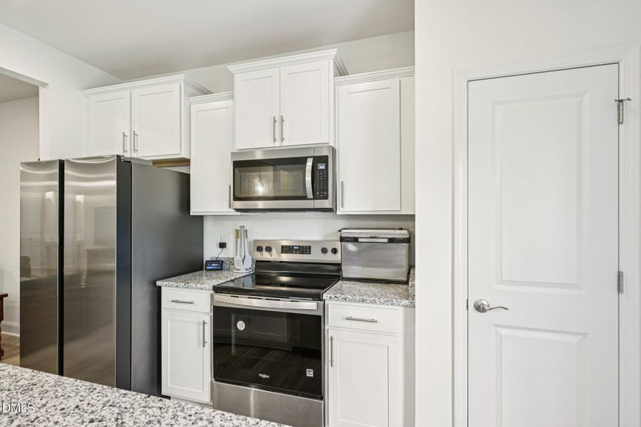 13-web-or-mls-Honeydew Way-S0710-013