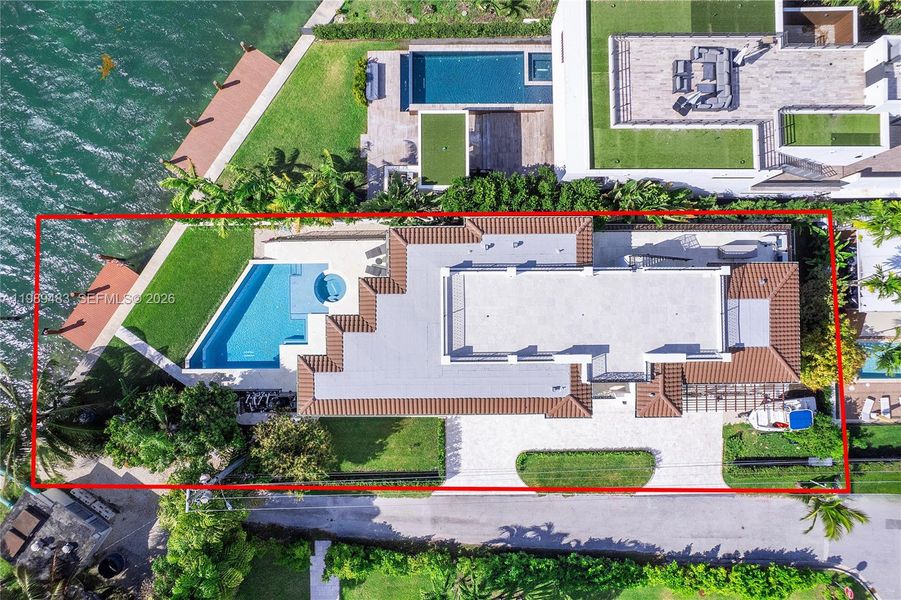 Community amenities in , Surfside (Image 48).