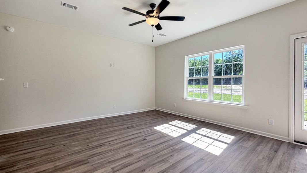 Spacious, unfurnished interior of a new home in Grand Reserve, Hinesville (Image 12). Spacious, unfurnished interior of a new home in Grand Reserve, Hinesville (Image 12).