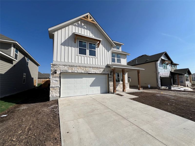 Exterior details and patio area of a home in Rolling Glen, Hutto (Image 9).