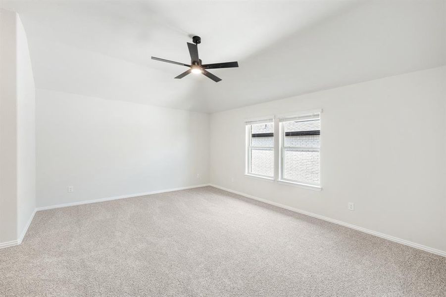 Spacious, unfurnished interior of a new home in Sonoma Verde, Rockwall (Image 33).