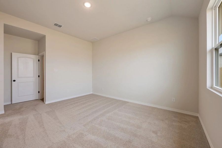 Spacious, unfurnished interior of a new home in Lariat, Liberty Hill (Image 34).
