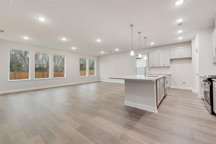Spacious, unfurnished interior of a new home in Creekside of Crowley, Crowley (Image 16).