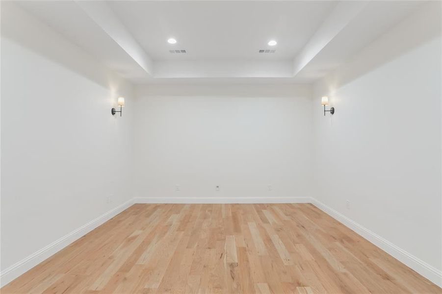 Spacious, unfurnished interior of a new home in , Richardson (Image 26).