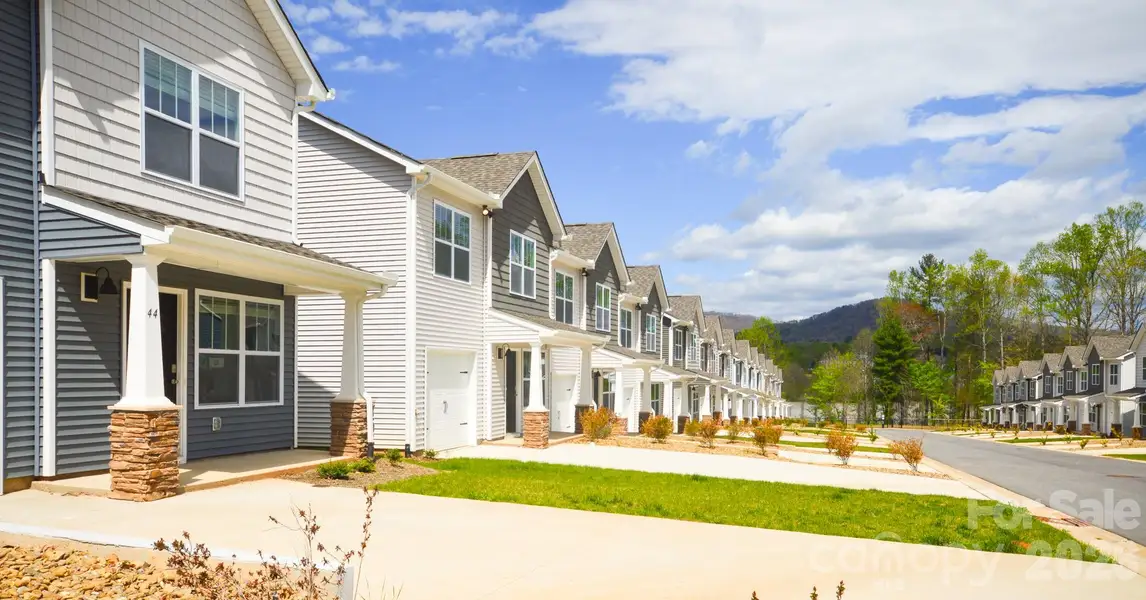 Exterior details and patio area of a home in Aberdeen Place, Asheville (Image 3).