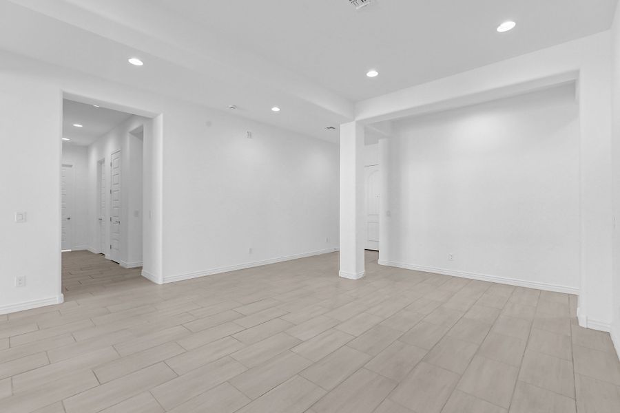 Spacious, unfurnished interior of a new home in Aloravita South, Peoria (Image 22).
