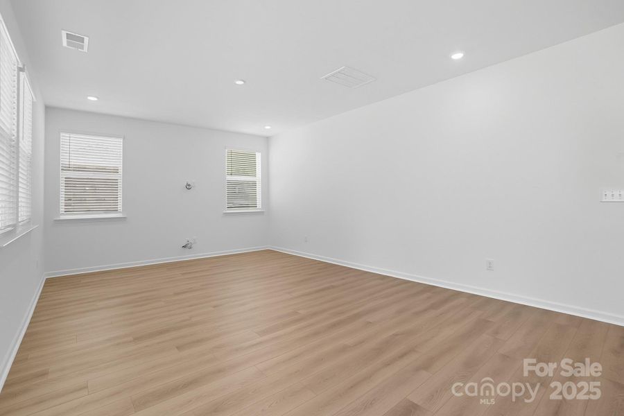 Spacious, unfurnished interior of a new home in Wellington Pointe Classic Series, Monroe (Image 8).