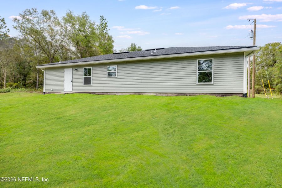 Exterior details and patio area of a home in , Keystone Heights (Image 13).