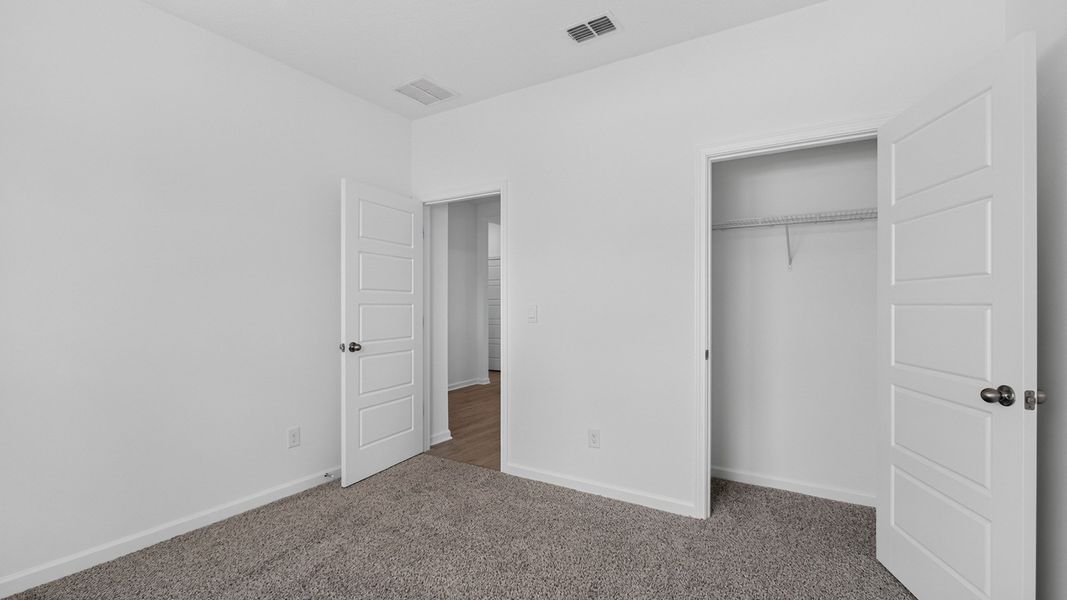 Representative unfurnished interior of a home built from the Alden by D.R. Horton in Broward Key, Jacksonville (Image 22).