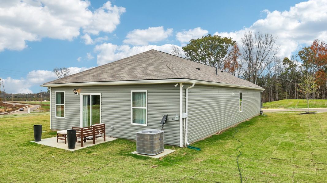 Exterior details and patio area of a home in Saddle Trace, Lewisburg (Image 23).
