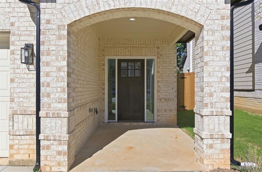 Exterior details and patio area of a home in , Grand Prairie (Image 18).