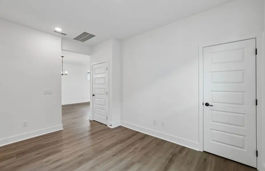 Spacious, unfurnished interior of a new home in Del Webb Barton Village, Lebanon (Image 33).