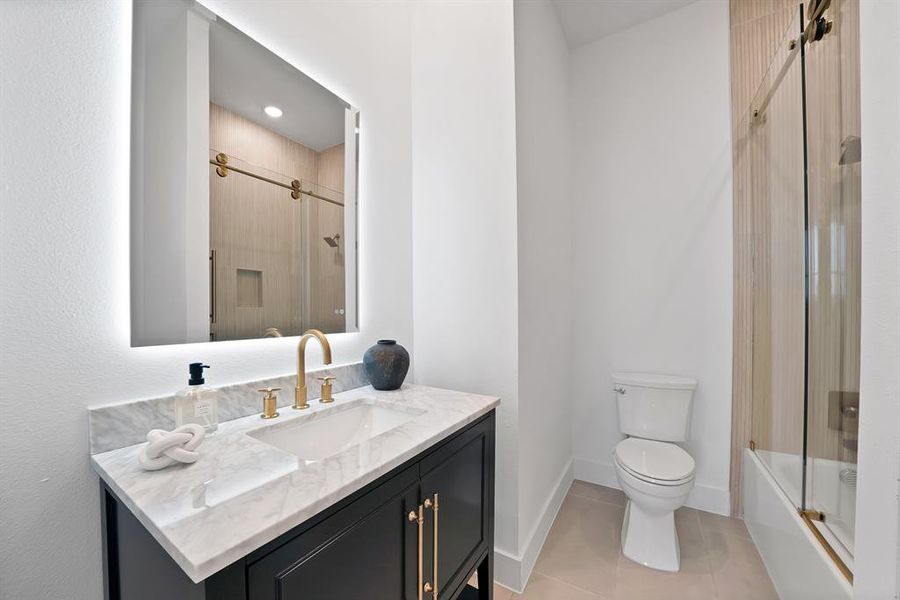 Furnished interior view inside a new home in , Waxahachie (Image 10). Furnished interior view inside a new home in , Waxahachie (Image 10).