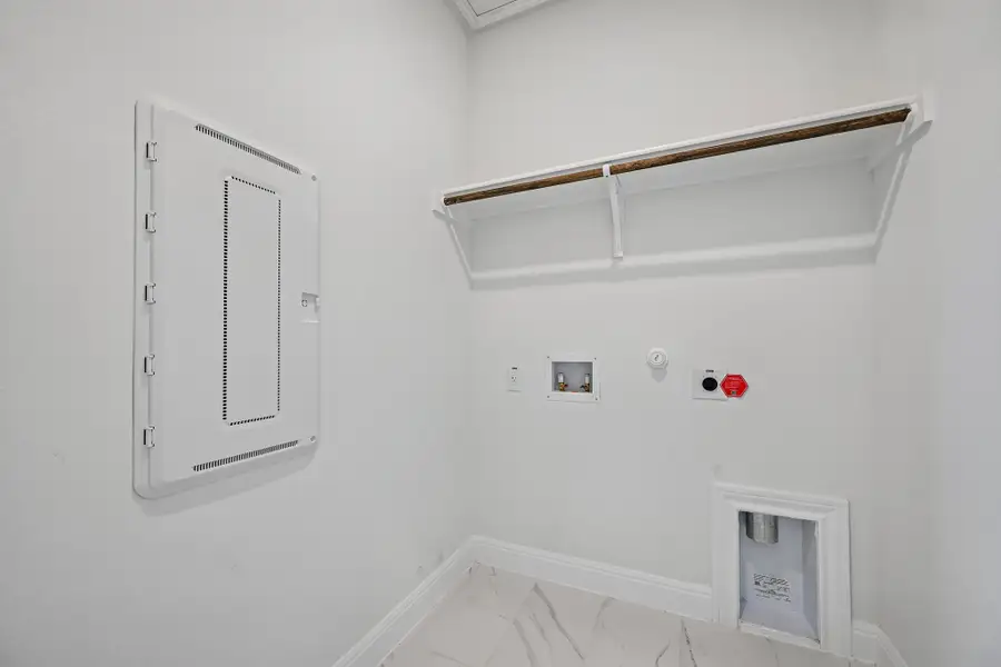 Spacious, unfurnished interior of a new home in Sage Hollow, Kyle (Image 16).