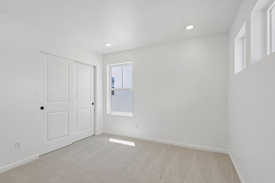 Spacious, unfurnished interior of a new home in Sterling Ranch Ascent Village, Littleton (Image 22).