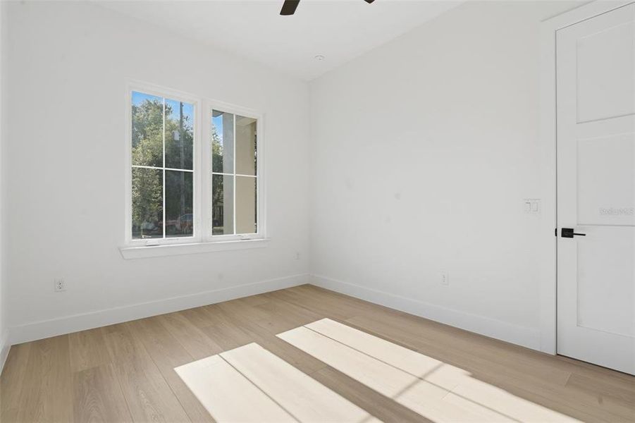 Spacious, unfurnished interior of a new home in , Orlando (Image 38).