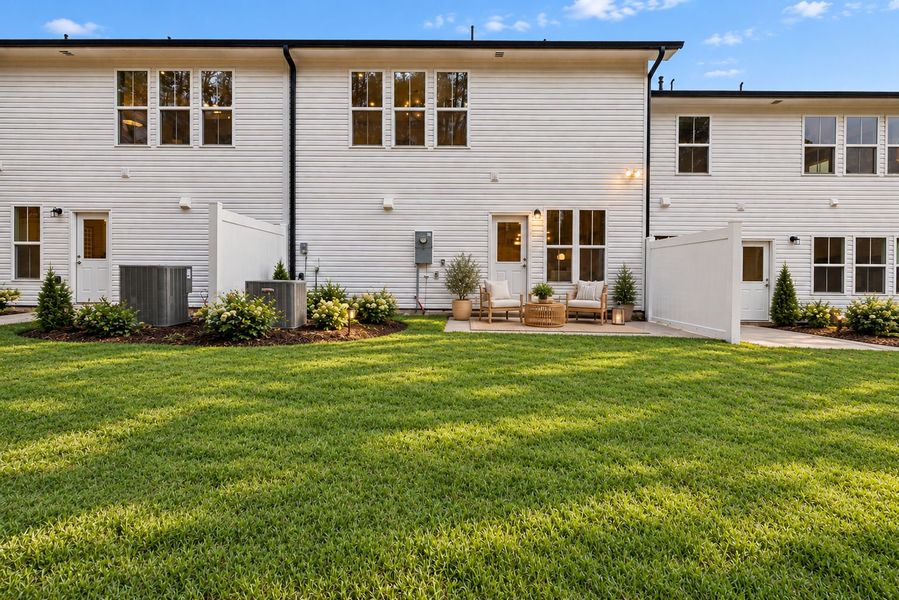 Representative exterior details of a home built from the Hayden by Pulte Homes in Solana, Durham (Image 3).