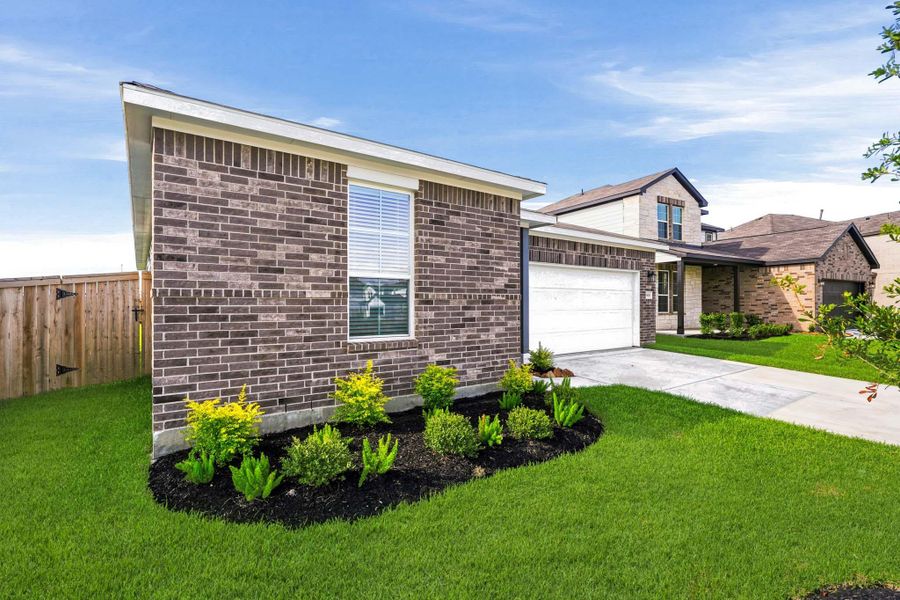 Exterior details and patio area of a home in Sanford Farms, Waller (Image 3).